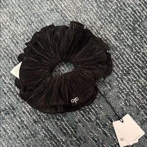 ALO micro plisse oversized scrunchie